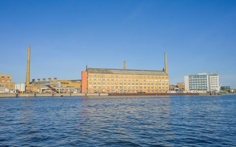 Industriebauten an der Spree in Oberschöneweide